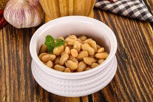Garlic and beans in a white bowl photo
