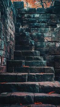 antiguo Roca escalera en un esquina con otoño hojas foto