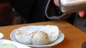Preparing boiled eggs with spices video
