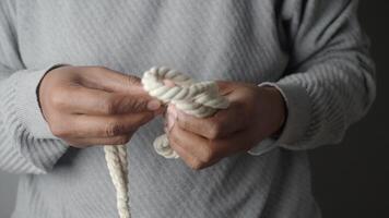 Demonstrating various rope techniques for practical use video