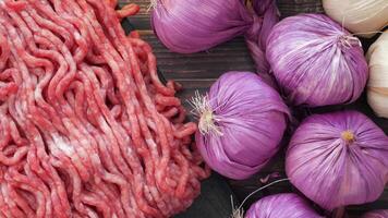 Ground beef with onions and tomatoes video