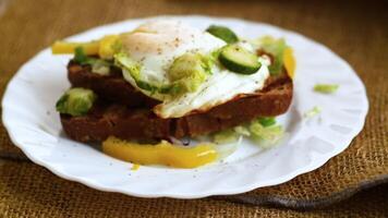 Toast with egg and fresh vegetables. video