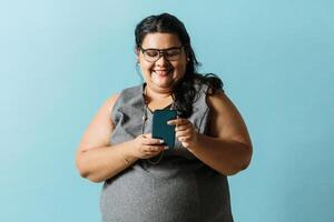 Oversized latinx business woman using a mobile phone. technology concept. photo