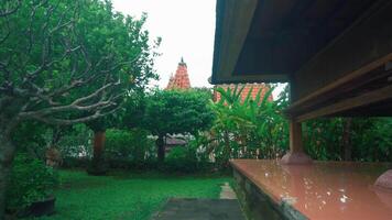 Serene Garden with Traditional Architecture video