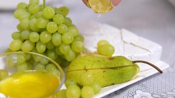 To prevent the fruit from browning, sprinkle with lemon juice video