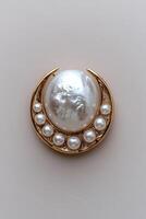 Elegant pearl brooch with gold crescent design photo
