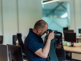 A photographer skillfully captures the essence of corporate life, focusing on business professionals in a modern office setting, exemplifying the dynamic interactions and diverse collaboration within photo