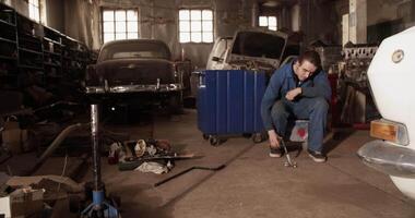 Man cleaning spark plug with blowtorch video
