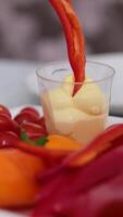 piece of bell pepper to dip in sauce vegetables with sauce video