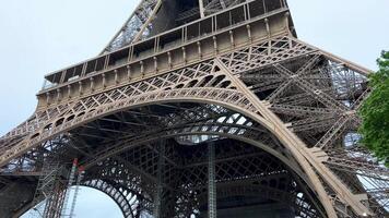 Eiffel Tower in Paris in the afternoon 14.04.22 Paris France video