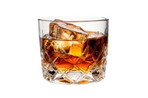 Glas von Whiskey mit Eis Würfel auf ein Tabelle png