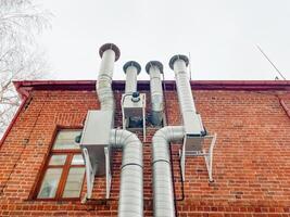 This sturdy brick structure features large pipes that showcase a wellintegrated plumbing and electrical system, delivering essential services conveniently throughout the building photo