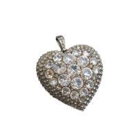 un corazón conformado colgante con diamantes en eso png