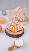 Close Up Photography of Mini Croissant Vanilla for Valentines Days photo