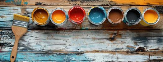 pintar latas y cepillos en un de madera mesa foto
