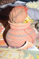 A pot with a string and a ball of yarn photo