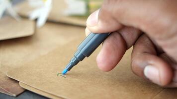 Creating unique designs on craft paper with markers video