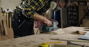 A man is using a circular saw on a wooden table video