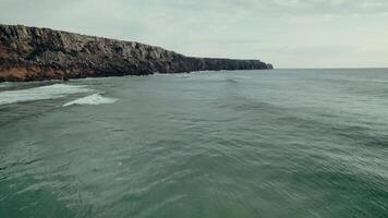 A view of the ocean from above video