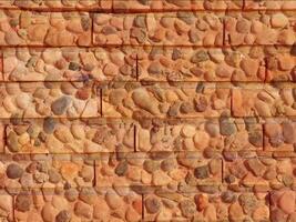un pared hecho de rojo ladrillos con muchos diferente formas video