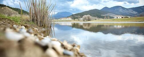 un tranquilo río escena se desarrolla, dónde el agua superficie transforma dentro un perfecto espejo, reflejando el del cielo dramático monitor tormenta nubes recolectar, su imponente formas reflejado en el sereno foto