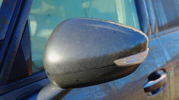 Folding the side mirrors of the car. Side mirror of the car, fold or unfold the side mirror - the side view of the car is difficult. safety when parking a car on narrow streets video