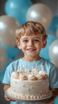celebrando un alegre cumpleaños con un sonriente niño participación un pastel rodeado por globos adentro foto