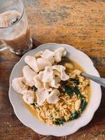 Delicious Instant Noodles with Greens and Crispy Crackers photo