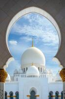 The white mosque in abu dhabi is a beautiful building photo