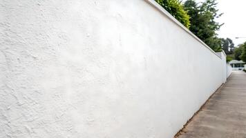 White wall texture in outdoor setting for design professionals and DIY enthusiasts. Perfect for backgrounds, textures, and creative projects. Ideal for websites, presentations, and print materials. photo