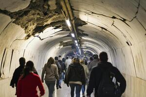 Panic erupts as subway tunnel shows cracks and collapse risk with commuters rushing for safety photo