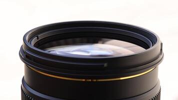 DSLR telephoto zoom lens closeup on a turntable with high angle view video