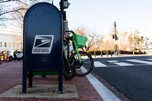 President Trump expected to dissolve USPS's governing board through executive order