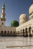 Masjid Nabawi Courtyard View with Minaret and Green Dome Architecture photo