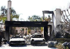 Eaton Fire scorches Altadena neighboorhoods