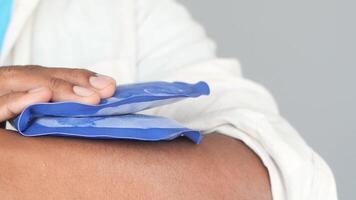Using cold packs for pain relief on sore muscles video