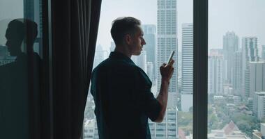 Financial analyst in high-rise on phone call, analyst reviewing market data from lofty vantage, analyst driving critical strategic insights, best suited for finance-driven urban visuals. video