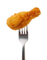crispy fried chicken drumstick on isolated background, golden-brown breaded chicken leg on fork, deep-fried chicken drumstick close-up, crunchy chicken drumstick with crispy coating png