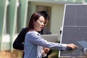 Solar Technology and Renewable Energy. A professional explaining solar panel functionality to a client at an installation site. photo