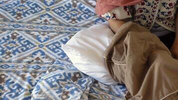 Learn how to properly stuff and fold pillows for your bedding video