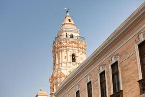 histórico basílica y convento de san francisco en lima foto