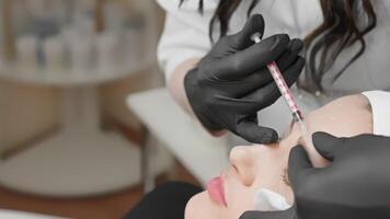 In a wellequipped clinical setting, a skilled professional administers botulinum injections to reduce wrinkles, showcasing a precise cosmetic procedure that emphasizes skincare and wellness video