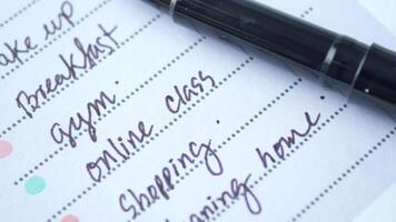 Organizing a productive week with a helpful to-do list video
