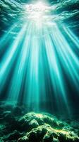 luz de sol vigas penetrante claro Oceano profundidad creando etéreo submarino marina con vibrante acuático colores foto