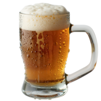 refrescante vaso de frío cerveza con espumoso espuma y condensación en el superficie png