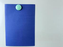 Blue paper attached to whiteboard ideal for task tracking and reminders suitable for professional and educational environment. Improving overall organization. Management and work routine photo