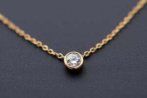 Elegant gold necklace featuring a sparkling gem on a delicate chain, perfect for special occasions and everyday wear photo