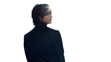 Elegant Profile in Formal Attire A Backlit Portrait of a Person Wearing a Suit Ideal for Busi png