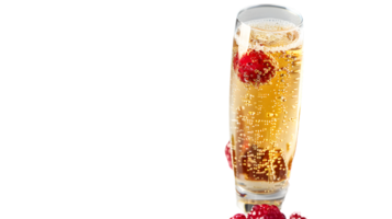 Sparkling Beverage with Fresh Berries in a Tall Glass Perfect for Celebrations and Festive Occ png