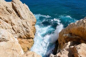 A view of the ocean from a cliff photo
